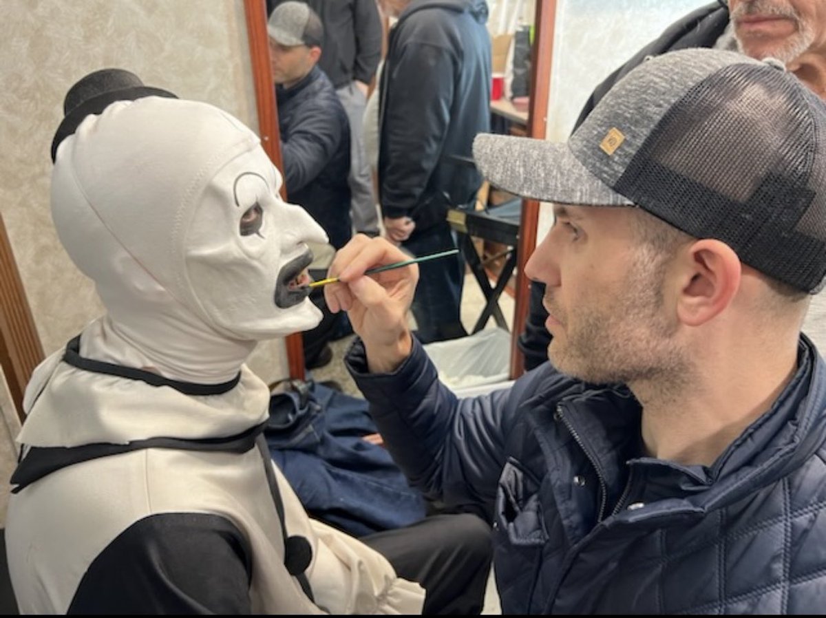 damienleone's tweet photo. I gotta say the last thing going through my mind during these moments was….”look at these sex symbols I’m creating” #whowouldhaveknown #nojudgement #terrifier #arttheclown #victoriaheyes #theyarekindahot https://t.co/gxNsk5Qkes