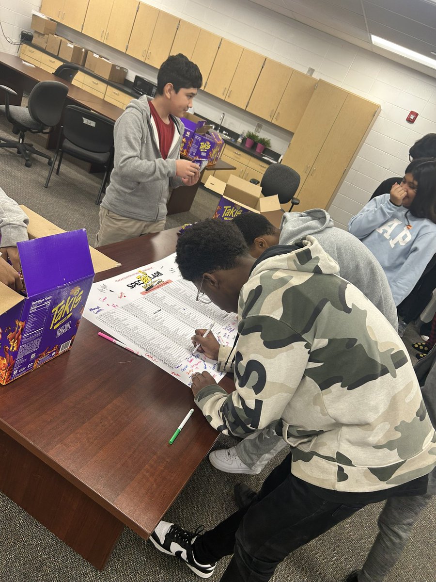 L.Alexander tweet media