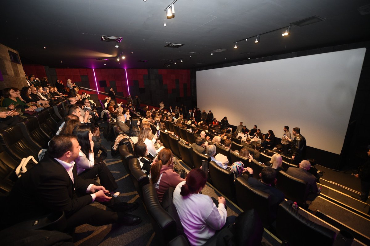 Cide ilçemizin güzelliklerini, insanımızın sıcaklığını beyaz perdeye taşıyan, senaristliğini hemşehrimiz Erdi Işık'ın, yönetmenliğini Nadim Güç’ün yaptığı, başrolünde usta oyuncu Nur Sürer’in yer aldığı, tüm kadın emekçilerimize armağan edilen ödüllü film Mukadderat'ın galasını