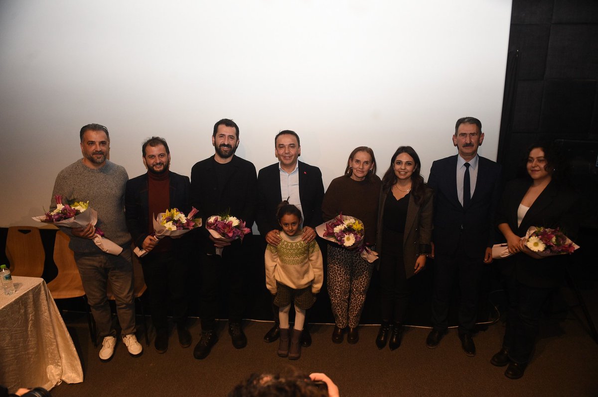 hasanbaltaciyep's tweet photo. Cide ilçemizin güzelliklerini, insanımızın sıcaklığını beyaz perdeye taşıyan, senaristliğini hemşehrimiz Erdi Işık'ın, yönetmenliğini Nadim Güç’ün yaptığı, başrolünde usta oyuncu Nur Sürer’in yer aldığı, tüm kadın emekçilerimize armağan edilen ödüllü film Mukadderat'ın galasını Yuvamız Kastamonu'da gerçekleştirdik. 

İl Başkanımız İlke Karabacak, Merkez İlçe Başkanımız Damla Yılmaz Özcan, Daday Belediye Başkanımız Selahattin Yanık, Cide Belediye Başkanı Nejdet Demir ve hemşehrilerimiz ile birlikte izlediğimiz  bir Kastamonu hikayesi olan eserde emek harcayan herkese teşekkür ediyorum.
