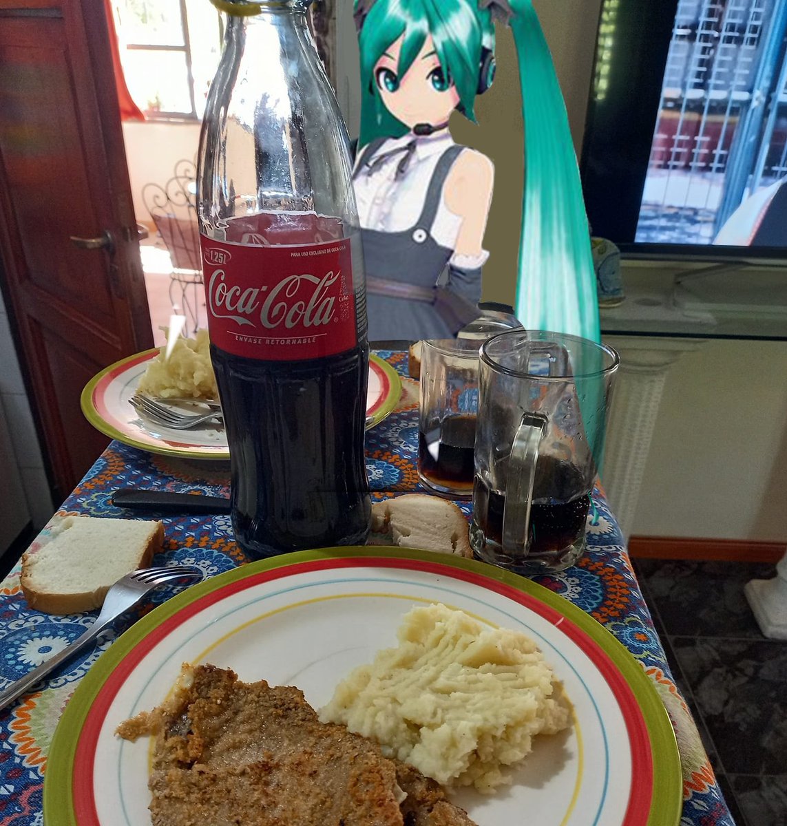 juuzpu's tweet photo. - maaa miku quiere otra milanesa

- 嘘です、マダム！｡ﾟ･ (>﹏<) ･ﾟ｡ https://t.co/iClhNpy5Fv