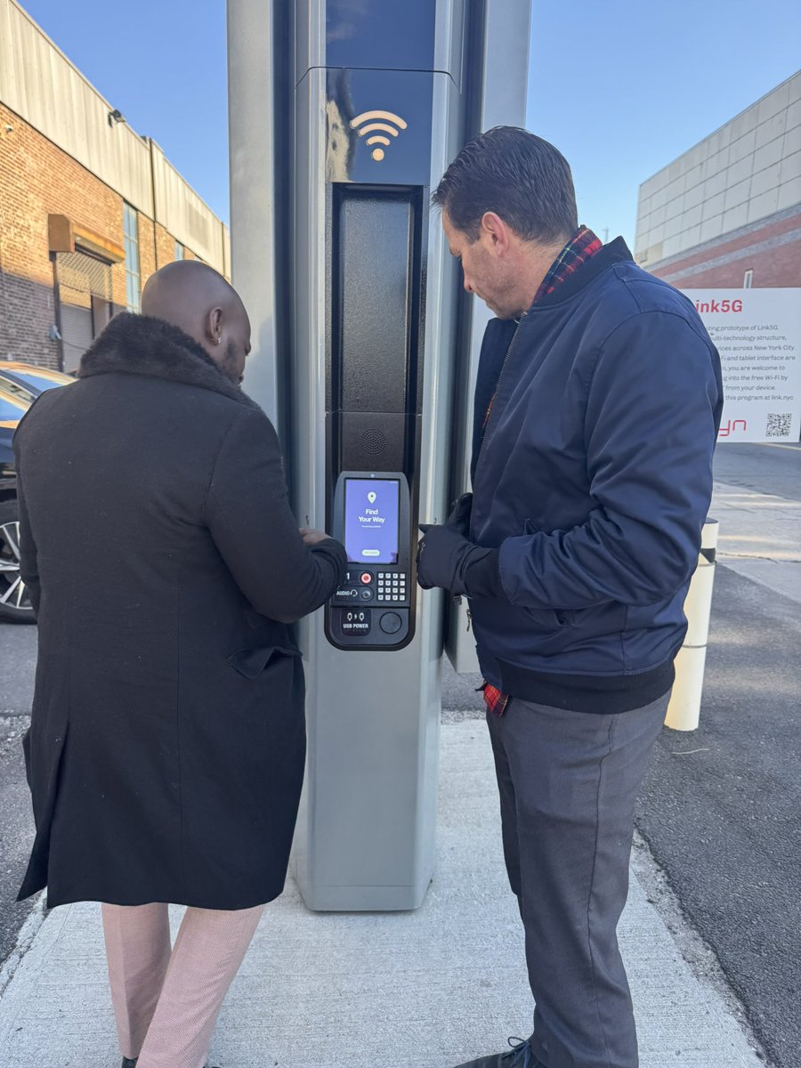 CMKevinCRiley's tweet photo. Excited to visit @LinkNYC 5G in Queens today! From exploring the Hugh O’Kane Electric Warehouse to views on the rooftop, it’s amazing to see the incredible work being done by Local 3 contractors. This program is connecting New Yorkers with innovative technology and opportunities. https://t.co/LAkDoPoH2A