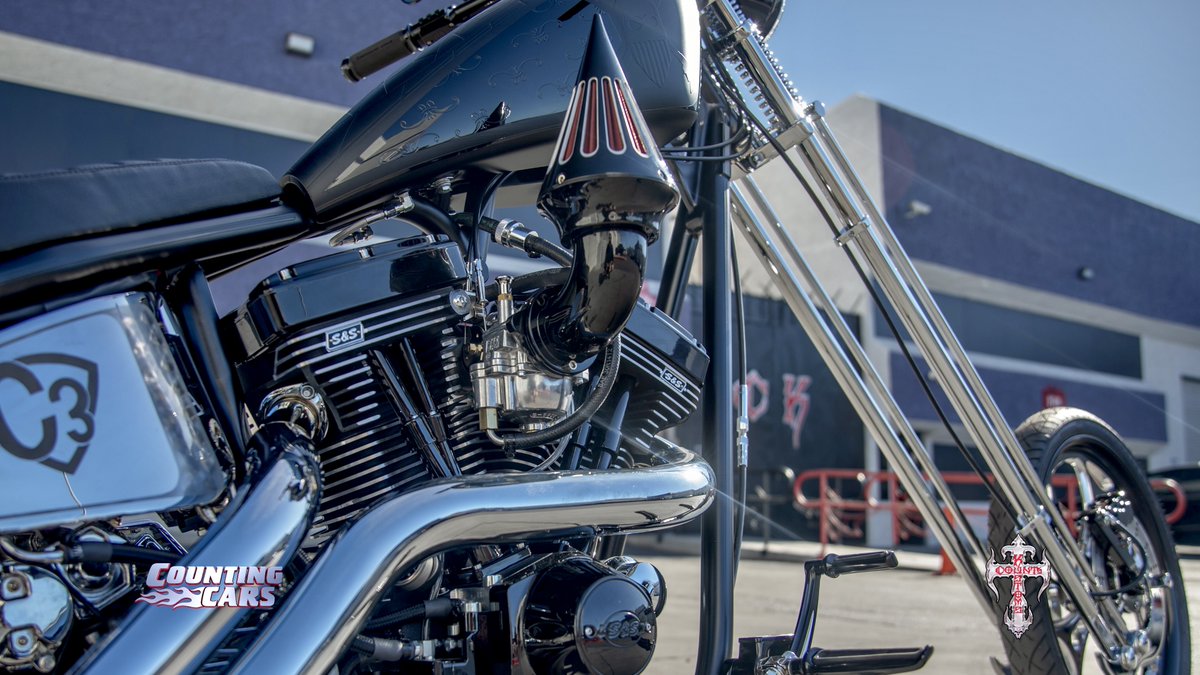CountsKustoms's tweet photo. It’s Friday, and it’s quitting time! So let’s get on these amazing Count’s Kustoms choppers and ride! Email bikeprojects@countskustoms.com to have us build your next bike! 
#history #lasvegas #countskustoms #countingcars  #quittingtime #chopper
@CountsKustoms_S @DannyCountKoker https://t.co/rZeGroQHVK