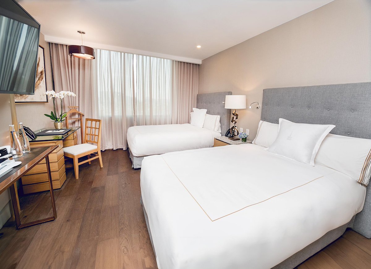 Descubre la sofisticación que mereces 

Nuestras habitaciones Deluxe Superior están diseñadas para brindarte la máxima comodidad y descanso, con amenidades exclusivas que harán de tu estadía una experiencia inolvidable.

Reserva hoy y eleva tu experiencia de hospedaje.