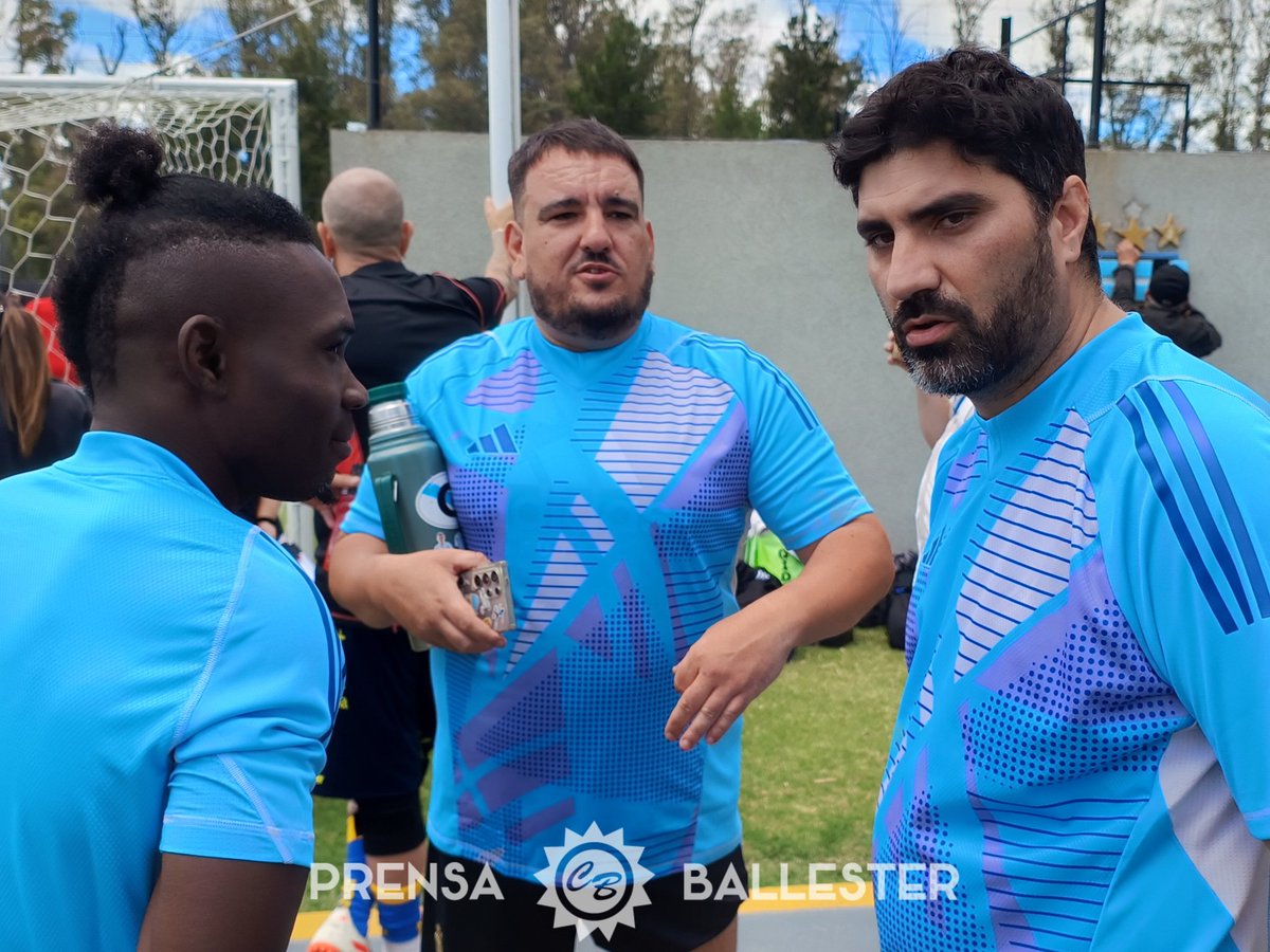 PrensaBallester's tweet photo. El equipo @AFAestudio diagramando estrategias 🧠🗣️

📸 @BallesterFacu

#SomosBallester ! 🇺🇦⚽ https://t.co/X404t8Q5Yt