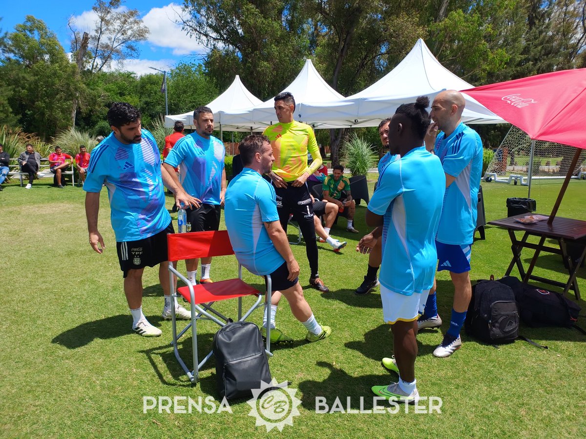 El equipo <a href="/AFAestudio/">AFA Estudio ⭐️⭐️⭐️</a> diagramando estrategias 🧠🗣️

📸 <a href="/BallesterFacu/">Facundo Ballester</a>

#SomosBallester ! 🇺🇦⚽