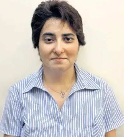 Dilek Ekmekçi Bakırköy Mazhar Osman Ruh ve Sinir hastalıkları hastanesine yatırıldı.
Taciz ve tecavüze uğrayan yurt çocuklarını yazdığı için , sistem içindeki menfaat şebekelerini çözdüğü için "deli" yerine konularak pasifize edilmeye çalışılıyor 
Ama biz ne olduğunu biliyoruz !