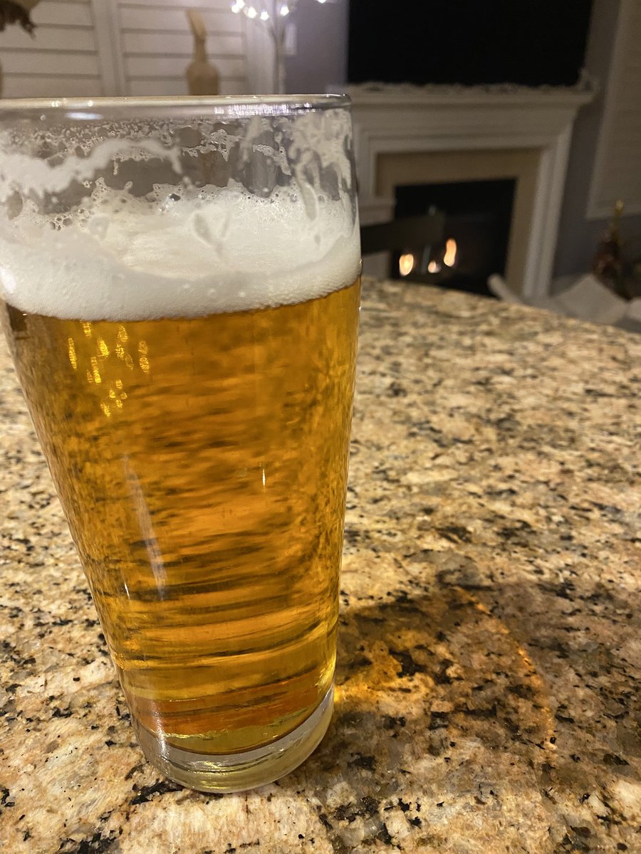 Justin87925317's tweet photo. 🚨🚨🚨Weekend finally here yeehaw. The beer clock has struck and is now being engaged lol. Come to daddy🍺😂. I’d like to wish everyone a great, safe weekend. Remember don’t be naughty be nice 🥰. #beerclock https://t.co/uCzsHvGepS