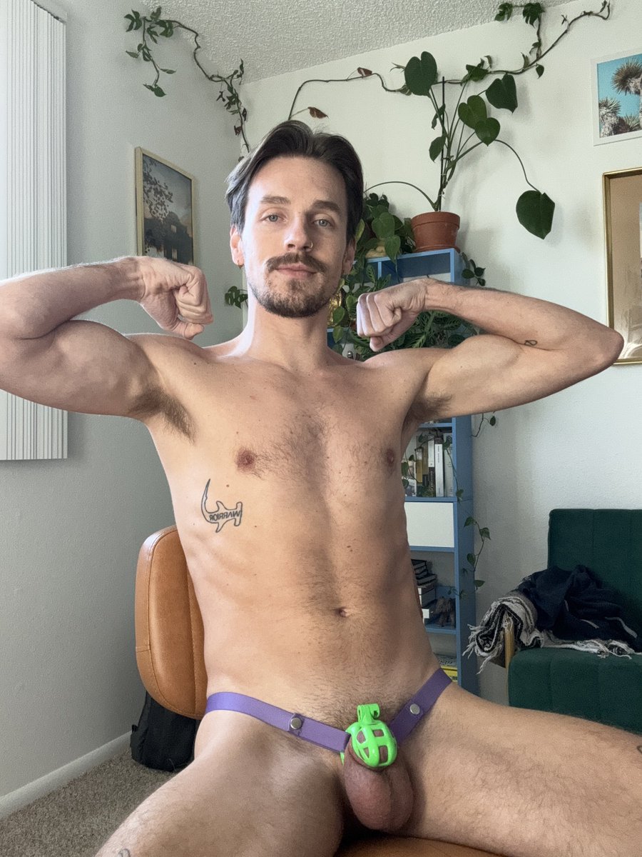 urdadsfleshlite's tweet photo. Getting comfier in my @kink_wear nub cage. Think it’s time for a long term lock up soon? 💚😈 https://t.co/675mIkeK9o
