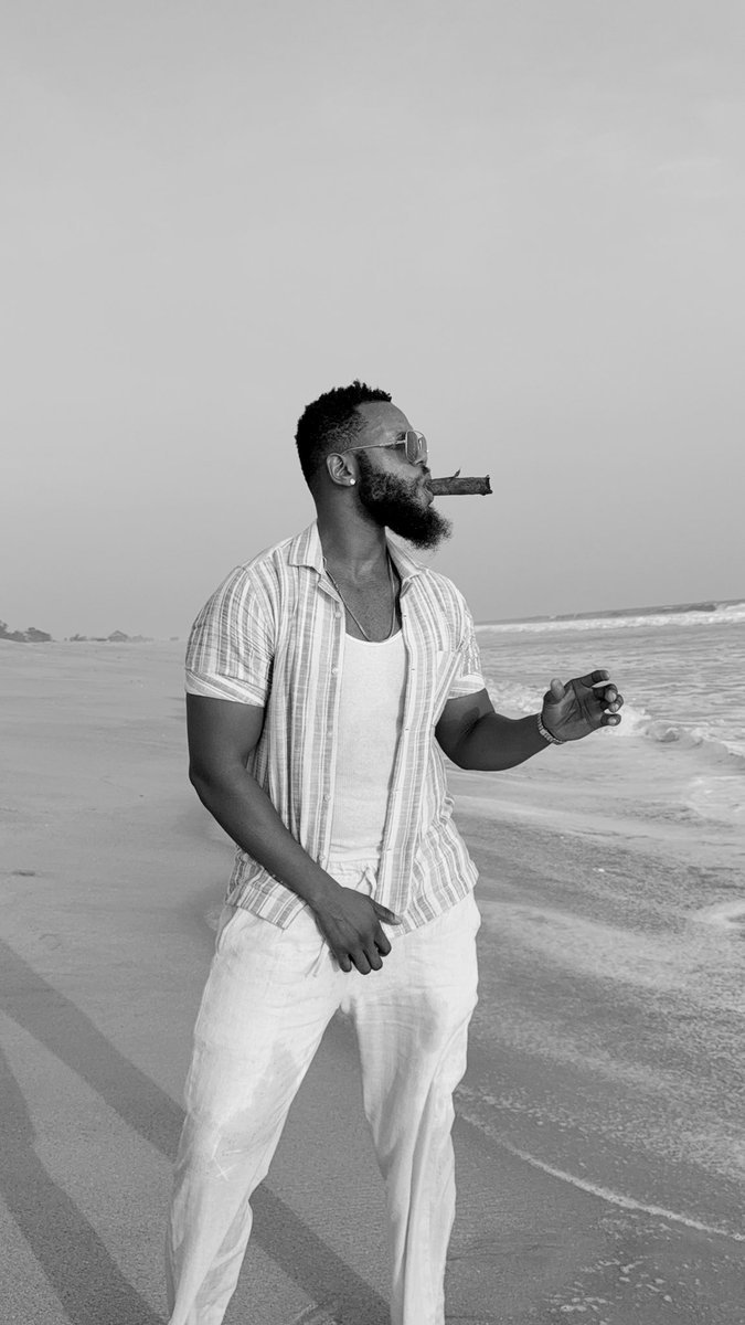 ozeeMbadiwee's tweet image. At the point in life where we don’t stress the petty things #staycleannoreason