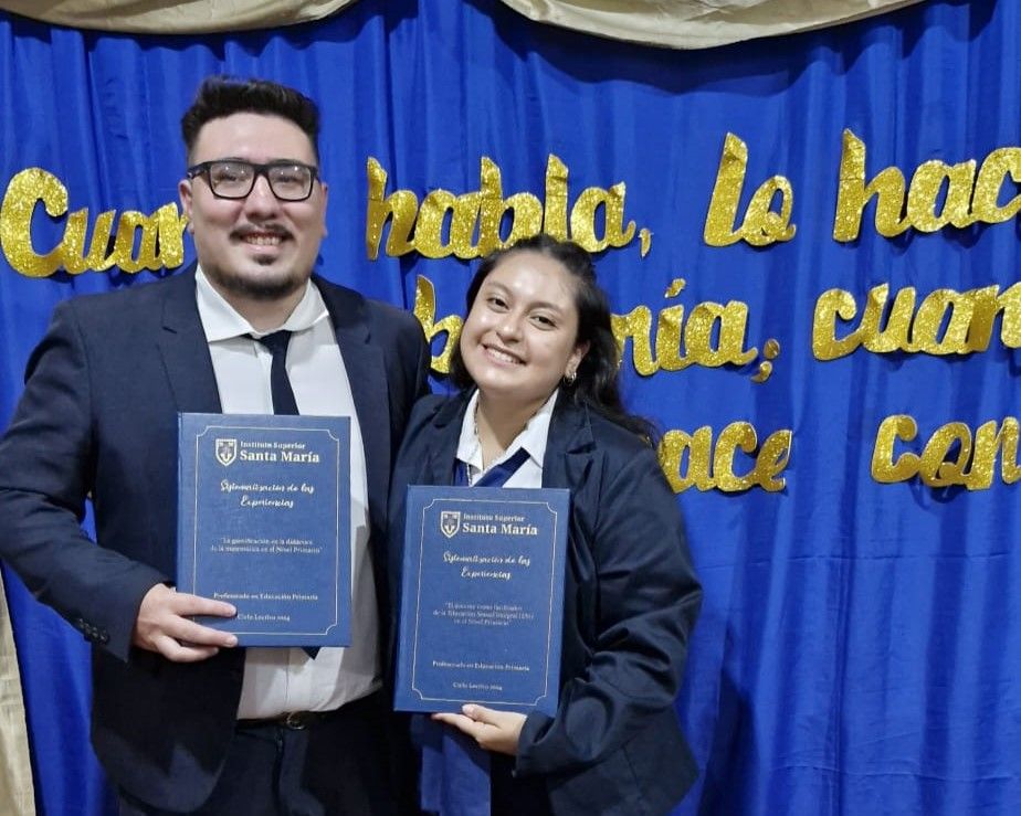 SantaMaria_ok's tweet photo. Egresados del Profesorado de Primaria: Julieta Camila Maidana y Mauro Iván Chivel. ¡Felicitaciones y éxitos a los flamantes profesores!  👨‍🎓 👩‍🎓 https://t.co/XJPCh6Kl6L
