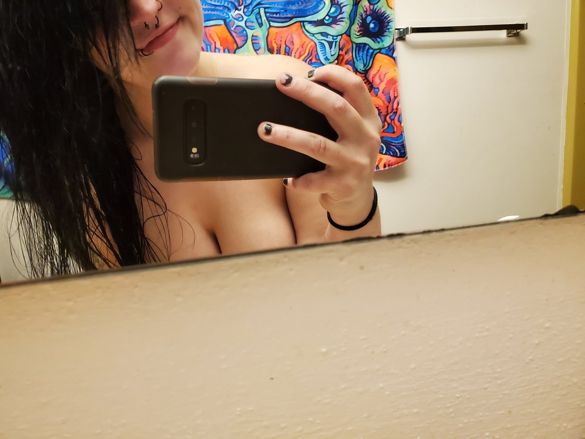 RaveAfterDark's tweet photo. Oh hello there 👀 https://t.co/peOUX8Ey2q