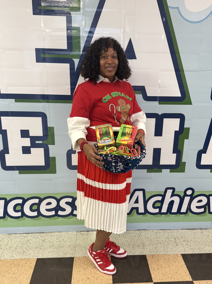 SeaIsleSeahawks's tweet photo. Day 6: Candy Cane Day

Our Seahawks look sensational in their red &amp; white and stripes. ❤️🤍

#CountingDown #12DaysBeforeWinterBreak https://t.co/6dygei2fts