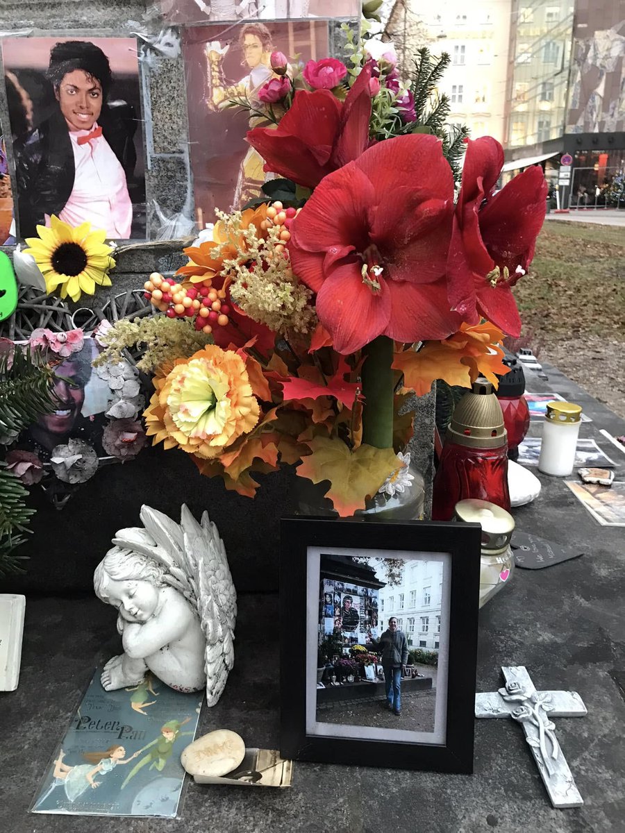 MjFrequency's tweet photo. ❤️ ❤️ ❤️
#MichaelJacksonDenkmalMünchen #MichaelJackson #MJFam https://t.co/MlSAi2eALd