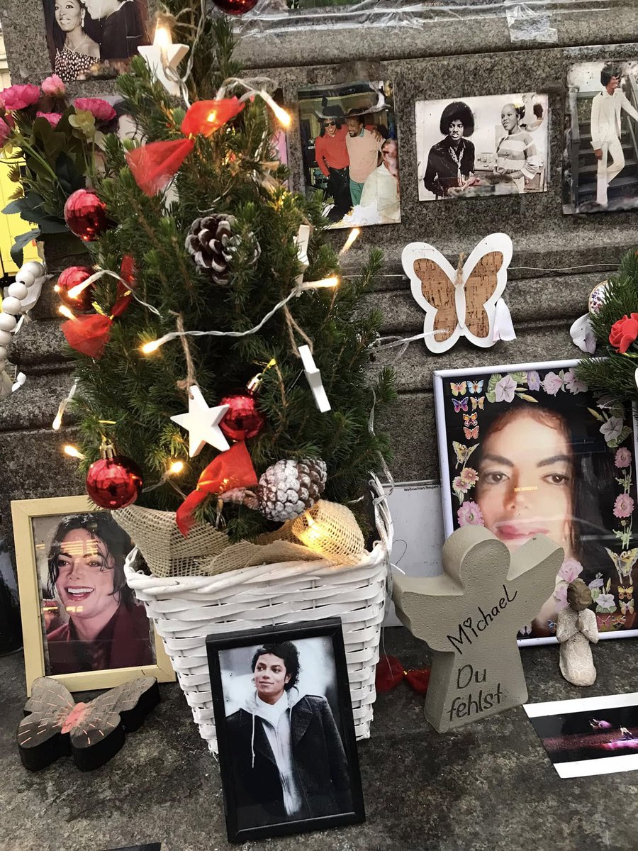MjFrequency's tweet photo. ❤️ ❤️ ❤️
#MichaelJacksonDenkmalMünchen #MichaelJackson #MJFam https://t.co/MlSAi2eALd