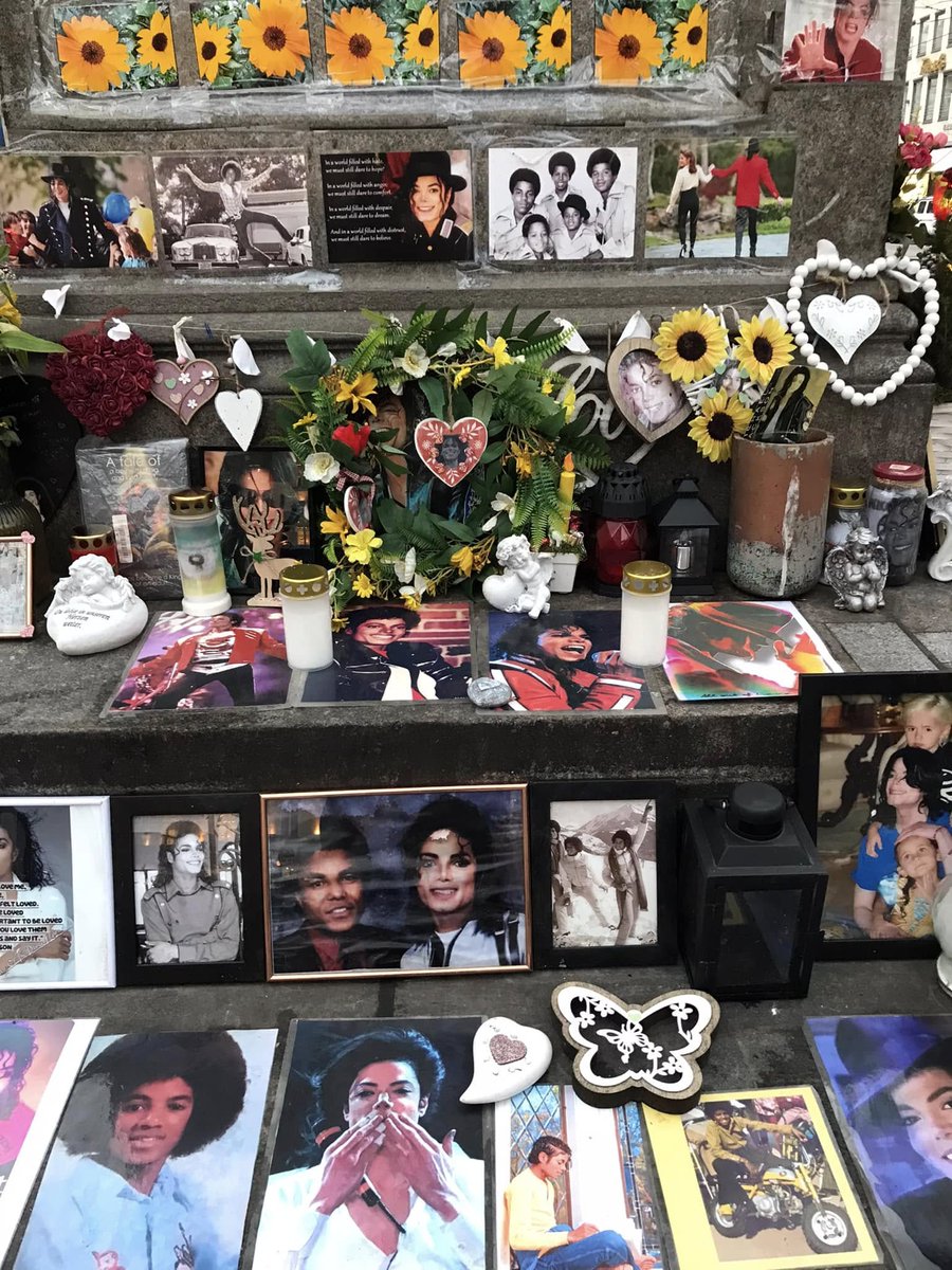 MjFrequency's tweet photo. ❤️ ❤️ ❤️
#MichaelJacksonDenkmalMünchen #MichaelJackson #MJFam https://t.co/MlSAi2eALd