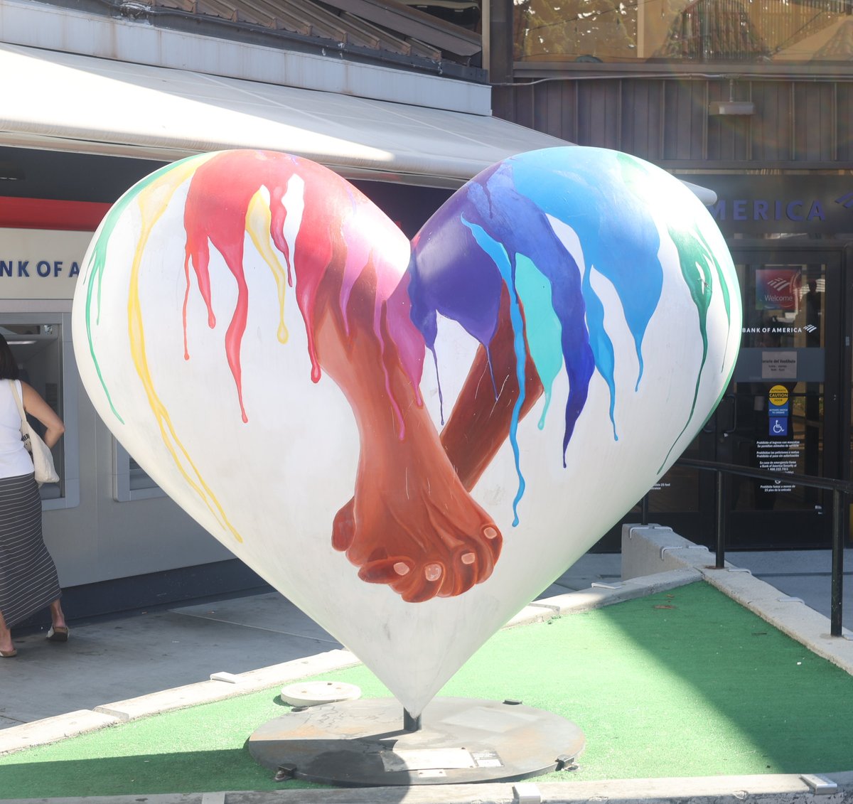 LGBTPhotoGuy's tweet image. The #HartsofSF in the #Castrosf. For more photos please visit my website at DarrylPelletierPhotography.com #Castro #Queersf #lovewins @lovewins