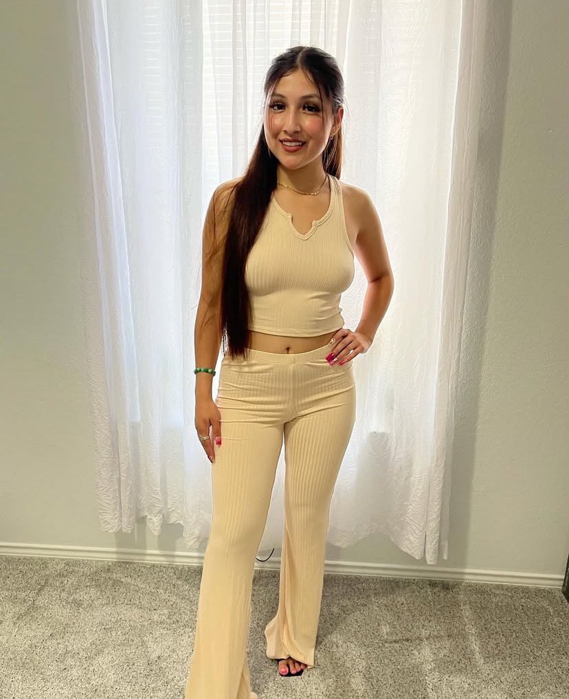 dover5686's tweet photo. Latina teen posted then deleted these sexy Halloween pics 🔥🔥 #halloween #slut #exposed #pytlatina #Texas https://t.co/mGl2WHiY1x