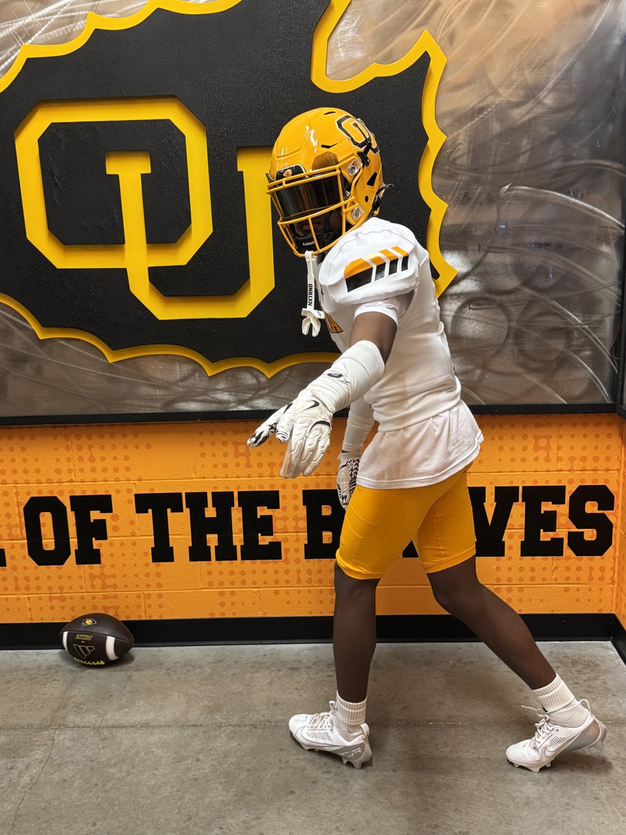 IamVincentDixon's tweet photo. After A Great Visit &amp; Conversation with @CoachNickDavis I’m Blessed To Receive An Offer From @OttawaBravesFB @Coach_CEdwards @kylekramer82 @coach_johnson01 @mendenhallFB @THEbear_cat @Coachstrib @Quantez_Ray11 @MSdawgs7v7 @PrepRedzoneMS@ https://t.co/KX7p7UgeCQ