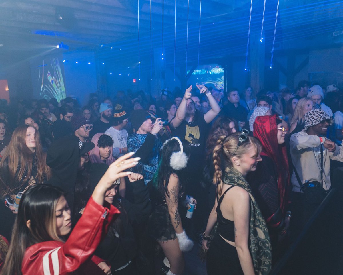 RECAP: BAKED.

EAZYBAKED + NAADA. + SWAMP MONSTA.

FULL ALBUM >> ARORA FB
📸: WHITNEY TUCKER