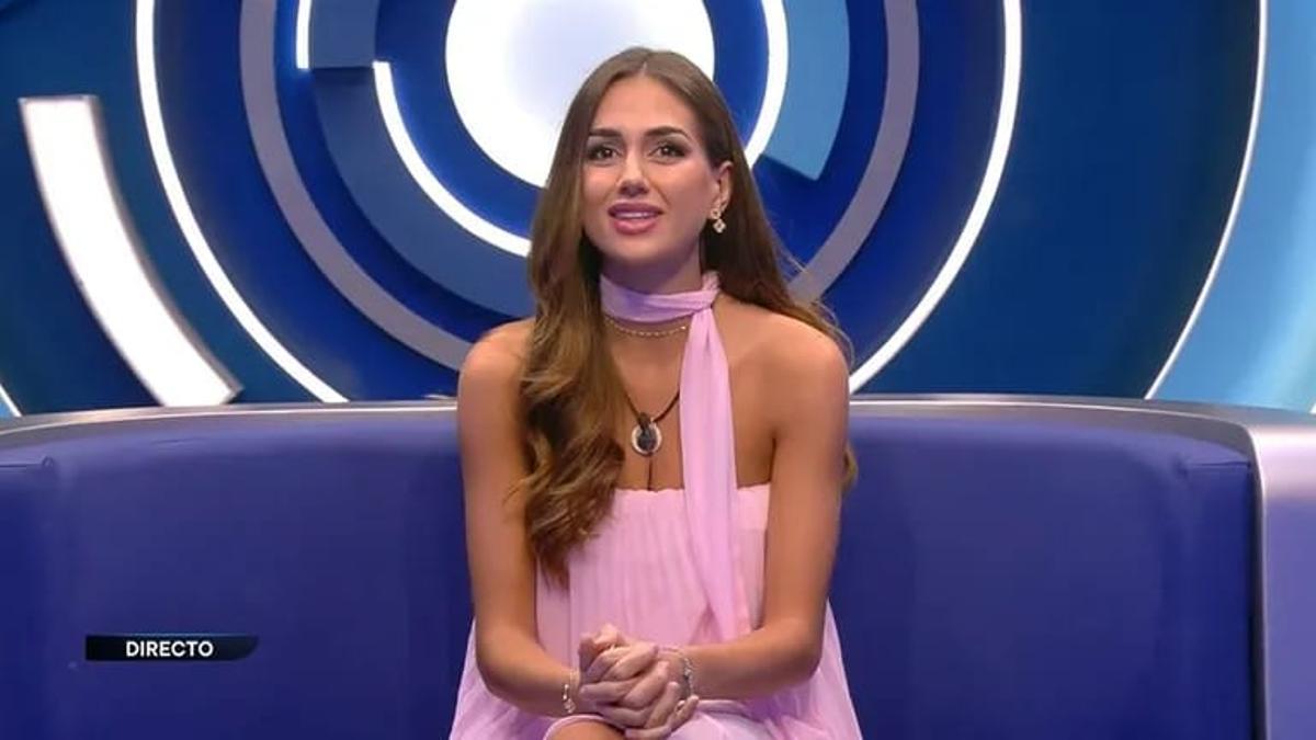 muydedisney's tweet photo. ¿Te cae bien Maica Benedicto? 

🔁 No 
❤️ Sí 
#DeViernes #GH13D https://t.co/DglMetXeRD