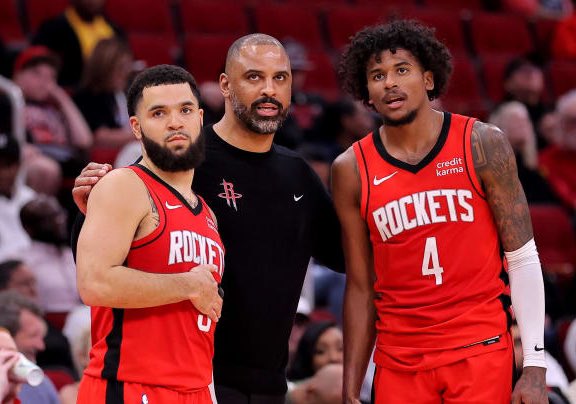 RTNBA's tweet image. Charles Barkley on the Houston Rockets:

“They don't have any idea how to play basketball.” 👀

via @NBAonTNT