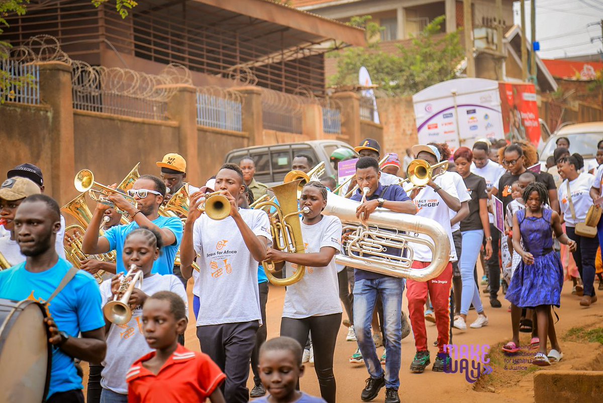 VSO_Uganda's tweet image. The #16DOA24 has counted out but the fight against all forms of violence against women & girls continuous.Together with @panel_youth , @NYINUganda we joined kisugu community at the MakeWay youth Fest, It was a resounding #ActNow because there's absolutely #NoExcuse @amwaafrika