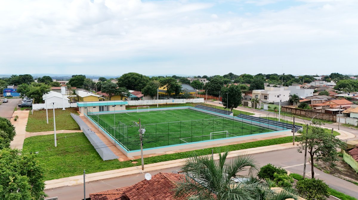 fausto_costa's tweet photo. Fernando Pellozo fortalece futebol amador em Senador Canedo com entrega de mais um campo sintético...

Saiba mais: https://t.co/2sxSviiB51 https://t.co/gAioHjIRFF