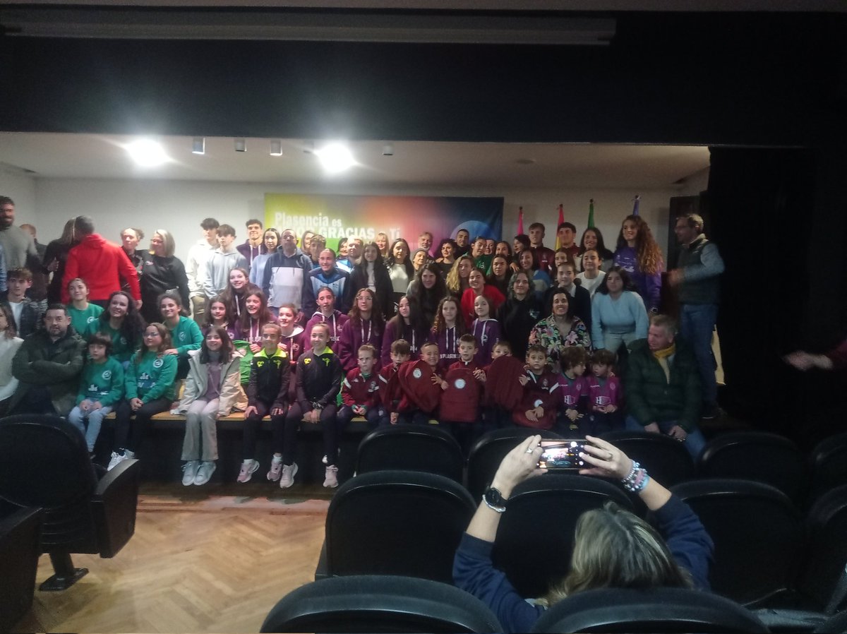 Hoy estuvimos a la recepción a deportistas de la ciudad organizada por la Concejalía de Deportes e inclusión <a href="/Ayto_Plasencia/">Ayto. de Plasencia</a> en la Sala Verdugo donde se le un reconocimiento público a los deportistas más destacados de la temporada pasada. Notable presencia del