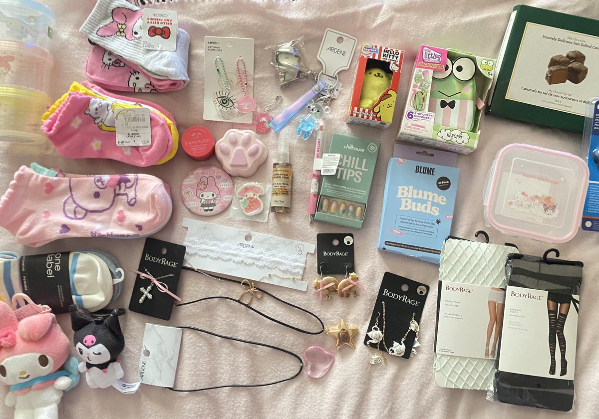 the mall finds this day we’re immaculate #lifttwt #kleptotwt #liftblr ~.* 🌸✨🍵