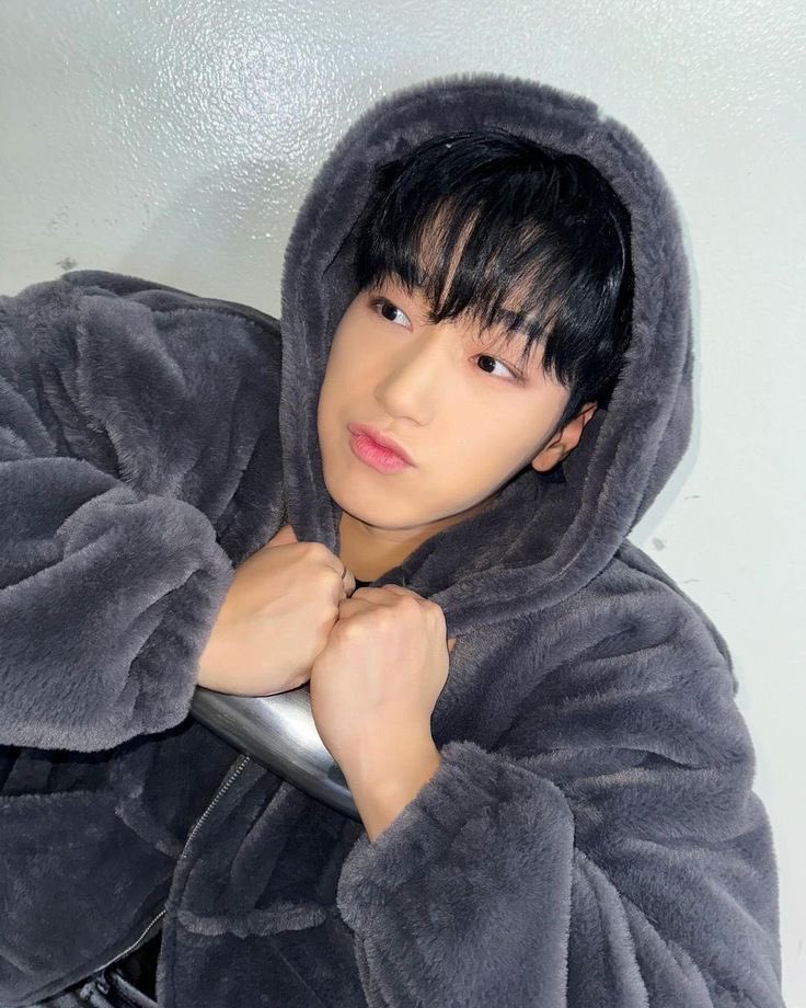 robbie🦝 tweet media