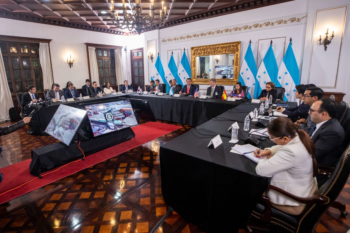 Commercial Law Development Program (@cldp_doc) on Twitter photo Trade requires partnership, and CLDP is eager to continue partnering with #CONFI on their Multimodal Interoceanic Railway System. Thank you to all our colleagues for a successful and productive week of consultations concerning this transformative logistics corridor! <a href="/usembassyhn/">U.S. Embassy Tegucigalpa</a> Trade requires partnership, and CLDP is eager to continue partnering with #CONFI on their Multimodal Interoceanic Railway System. Thank you to all our colleagues for a successful and productive week of consultations concerning this transformative logistics corridor! <a href="/usembassyhn/">U.S. Embassy Tegucigalpa</a>