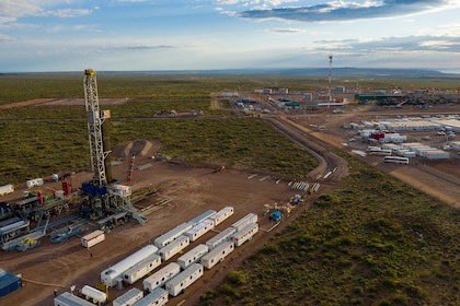 nbaldeon13's tweet image. #Argentina La petrolera de #Techint invertirá USD 2.000 millones para aumentar su producción en Vaca Muerta

Lo adelantó el CEO de Tecpetrol, Ricardo Markous, durante el evento Propymes. Se trata del proyecto Los Toldos II Este, un área de petróleo no convencional, que podría…