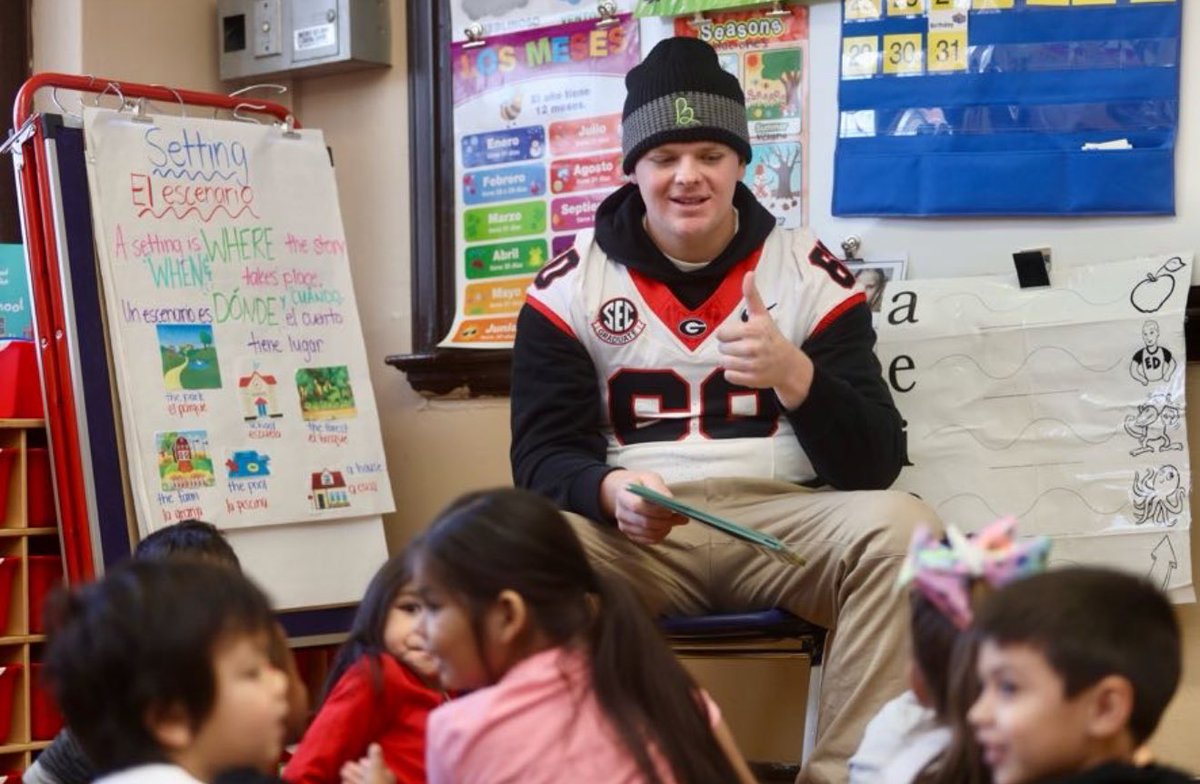 MannellyAward's tweet photo. Such a great morning with the three finalists reading to kids through Bernie’s Book Bank! https://t.co/MEL8bFvRe8