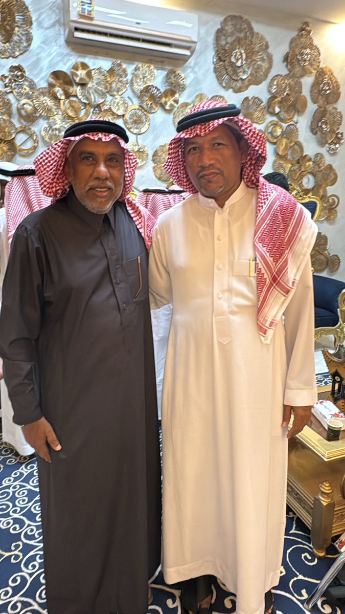 ابارك للأخ والصديق العزيز الأستاذ / إبراهيم أحمد خيري وأسرته الكريمة زواج إبنهم الشاب ( صفوان ) وذلك مساء يوم الجمعة الموافق ١٢ /٦ / ١٤٤٦هـ بقصر بريق الماس بمحافظة صامطة .. بارك الله لهما وبارك عليهما وجمع بينهما في خير ، وأسأل الله ان يديم افراحكم جميعاً . #صامطة