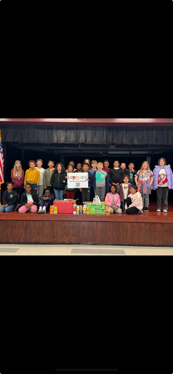 FatimaAlibhai1's tweet photo. Degan Kindness Club and Student Council give back to the community with a food drive for Love PACs.
#wearedegan #onelisd https://t.co/28akVxo6x3