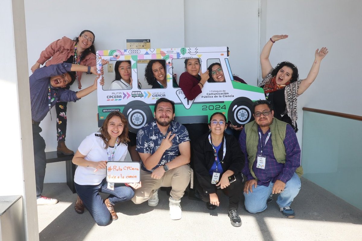 ElLaloLanda's tweet photo. Amo aquí, este loco y nerd equipo de @RutaCPCera 🥰😍 en la última sesión del primer #ColoquioCPC.
Nada más íbamos a tomar café y ñoñear sobre comunicar ciencia y terminamos armando un evento con asistentes de varias partes de México🇲🇽 y el mundo. 🌎 https://t.co/R0YJpEQazY