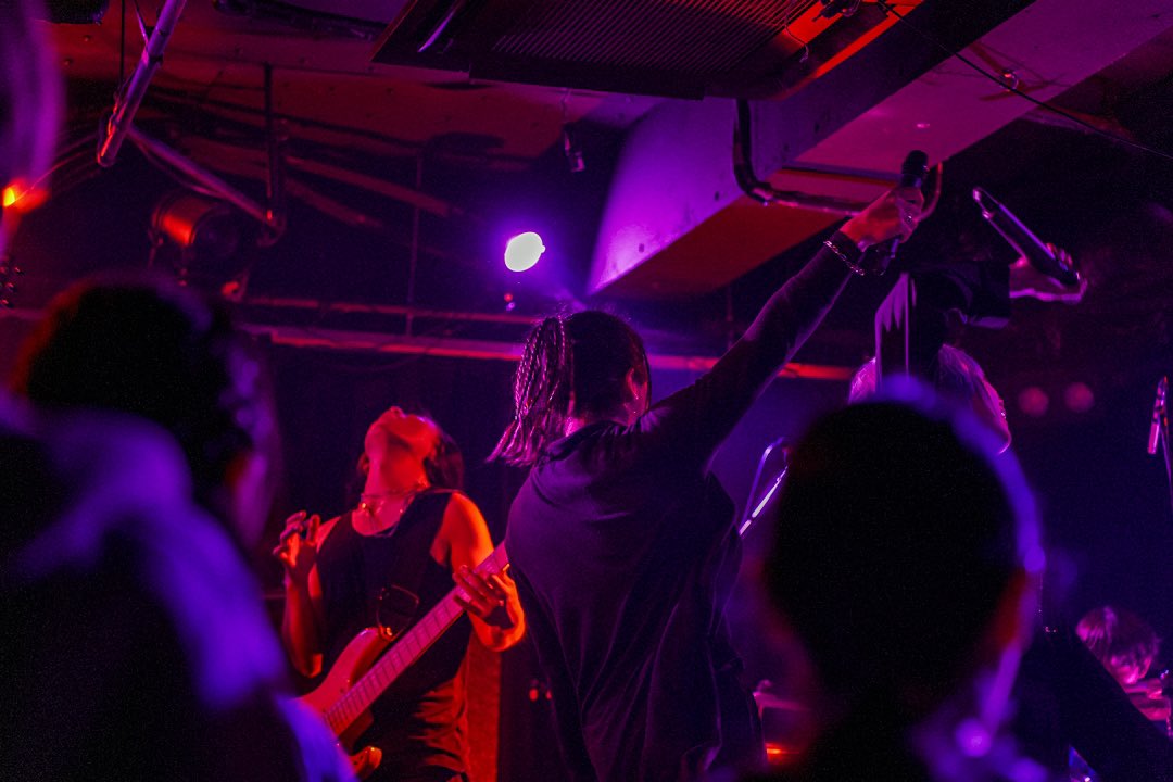 clama_official's tweet photo. 2024.12.02(Mon)

Tonighve presents "Present"

EXCLAMATION LAST LIVE

at 福岡graf

photo by Sho ③ https://t.co/jZUVNrGjt9