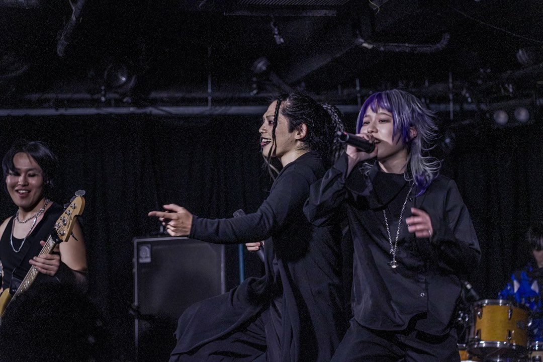 clama_official's tweet photo. 2024.12.02(Mon)

Tonighve presents "Present"

EXCLAMATION LAST LIVE

at 福岡graf

photo by Sho

① https://t.co/dHHDinMqwv