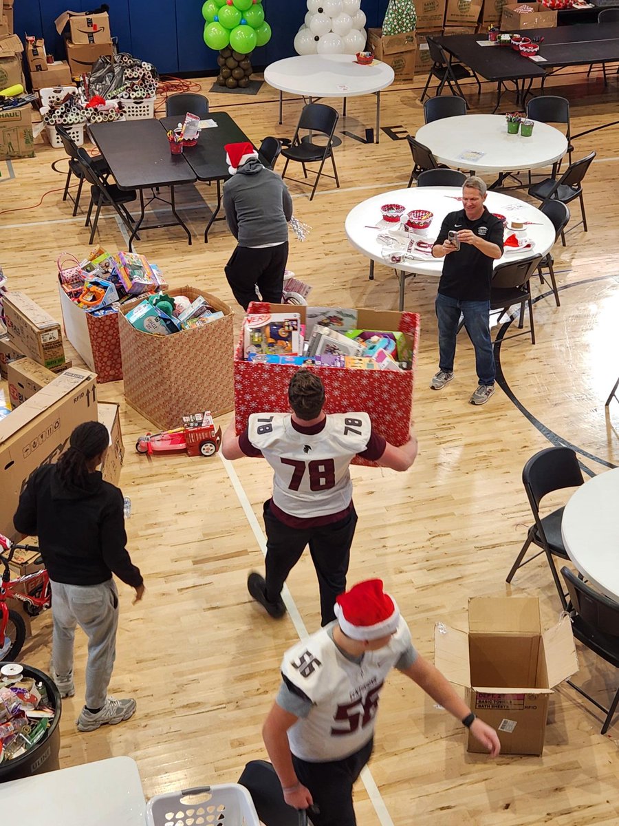 GCC Football (@gcchsfootball) on Twitter photo What an amazing opportunity for our program to be invited to spend the day with <a href="/CharlieBatch16/">Charlie Batch</a> <a href="/BestoftheBatch/">Best of the Batch Foundation</a> It was incredible to give back alongside some of the very best Pittsburghers.
<a href="/BillBeckner/">Bill Beckner</a> <a href="/TheWPIALEdition/">The W.P.I.A.L. Edition</a> <a href="/TribLiveHSSN/">TribLive HSSN</a> What an amazing opportunity for our program to be invited to spend the day with <a href="/CharlieBatch16/">Charlie Batch</a> <a href="/BestoftheBatch/">Best of the Batch Foundation</a> It was incredible to give back alongside some of the very best Pittsburghers.
<a href="/BillBeckner/">Bill Beckner</a> <a href="/TheWPIALEdition/">The W.P.I.A.L. Edition</a> <a href="/TribLiveHSSN/">TribLive HSSN</a>
