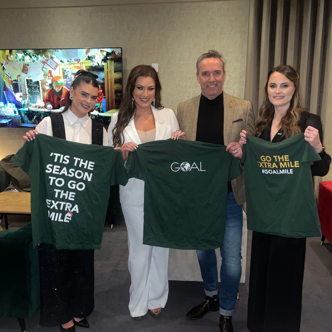 GOAL Global (@goal_global) on Twitter photo What a night on the #LateLateShow! 🌟 Huge thanks to <a href="/ciaramageean/">Ciara Mageean</a> for inspiring us all 💚🏃Shoutout to the familiar faces backstage who became new #GOALies tonight!
Find your #GOALMile: hubs.la/Q02_Gnk20
<a href="/RTELateLateShow/">The Late Late Show</a> <a href="/AIBIreland/">AIB</a> What a night on the #LateLateShow! 🌟 Huge thanks to <a href="/ciaramageean/">Ciara Mageean</a> for inspiring us all 💚🏃Shoutout to the familiar faces backstage who became new #GOALies tonight!
Find your #GOALMile: hubs.la/Q02_Gnk20
<a href="/RTELateLateShow/">The Late Late Show</a> <a href="/AIBIreland/">AIB</a>