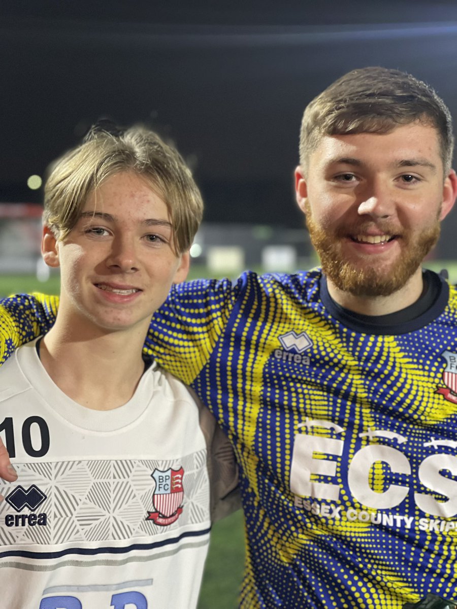 unionj25512248's tweet photo. Bowers boys. Supporting each other. Another clean sheet for @D1YTS Doug great win over Billericay. https://t.co/ETXP5I2pZg
