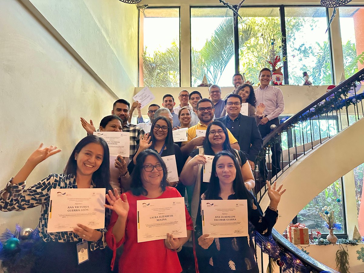 BuenaGobernanza's tweet photo. ✅Concluimos el taller sobre evaluación socioeconómica de proyectos de inversión pública.

💡 Gracias a los esfuerzos conjuntos con @HaciendaSV fortalecemos capacidades para priorizar inversiones en sectores clave como obras públicas, medio ambiente y educación. 

Por  @BMZ_Bund https://t.co/ZOTrYke6B8
