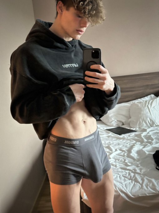 Melvin Moore - Chudai 🥵 https://t.co/JoX42afPlq