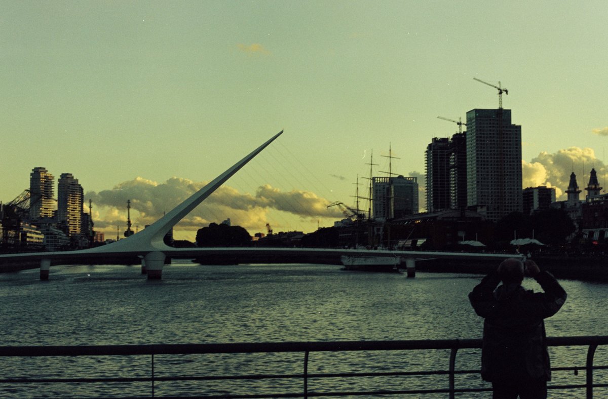 VladiiRedzko's tweet photo. buenos aires // kodak vision 3 250d https://t.co/FCv2HVbN9o