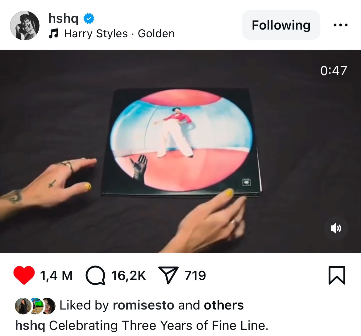 HarryArgentina's tweet photo. Harry todos los años recordándonos quién es su hijo favorito 🤣

No me quejo, es mi álbum 🩷🩵 https://t.co/LcnGh1AHzi