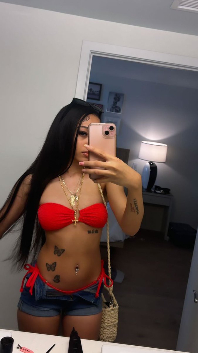 ayeitzaura's tweet image. Made you look ✨