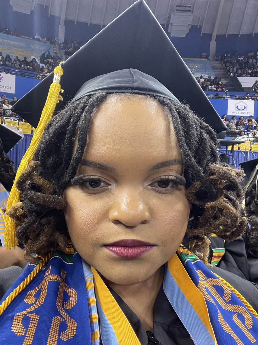 itskimm01's tweet photo. Became a Southern U alum today https://t.co/QqDLgasmBk