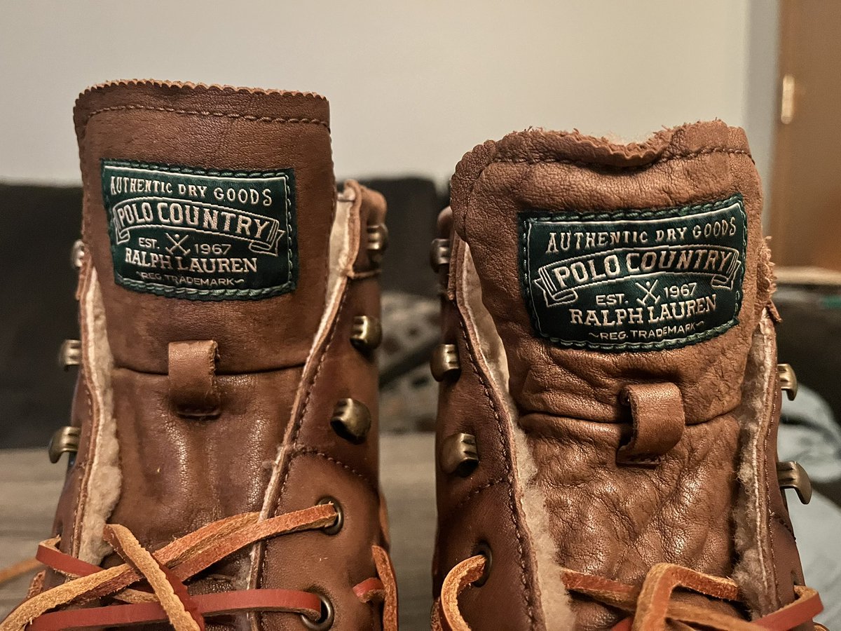 _azerp's tweet photo. Ordered some boots from @RalphLauren and one of them was old and worn. The worn one was wrapped up while the new one was the first one u saw opening the box. Its unfortunate this would happen so close to the holidays https://t.co/NPSKPAFZKN