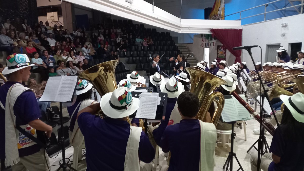 bsanserma's tweet photo. Grandioso evento. https://t.co/NyDxafD7B7